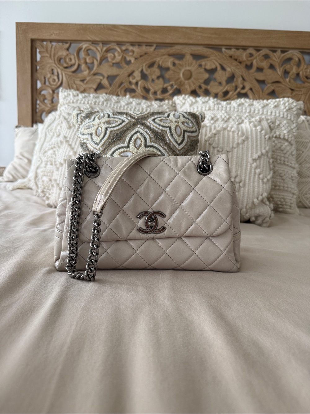 Vintage CHANEL Quilted Lambskin Shoulder Bag - Light Beige